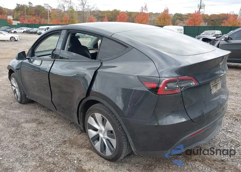 2024 Tesla Model Y Long Range Dual Motor All-Wheel Drive/Rwd z USA, uszkodzony, nr VIN 7SAYGDED5RF040254